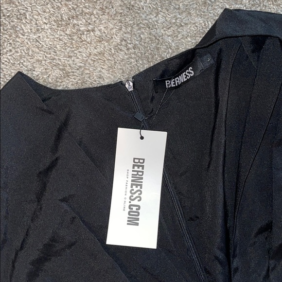 Black Blouse with Puff Sleeves and Hem Design - Picture 4 of 5